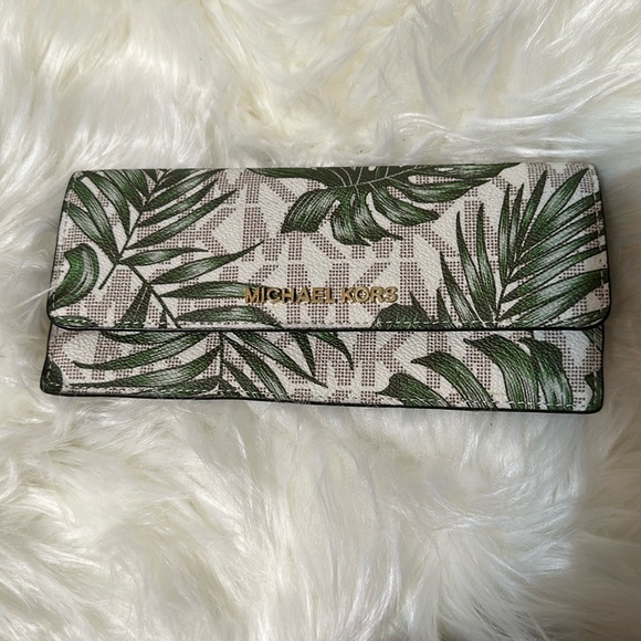 MK Wallet - Picture 1 of 5